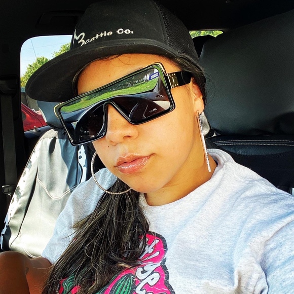 Meet your Posher, Kassandra - Picture 1 of 1